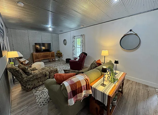 $435,000 | 4825 North 1200th Street East, Loogootee, IN 47553