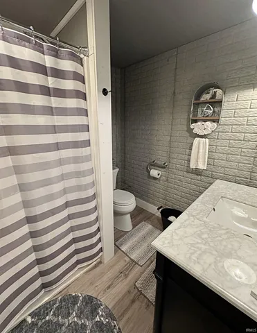 $435,000 | 4825 North 1200th Street East, Loogootee, IN 47553