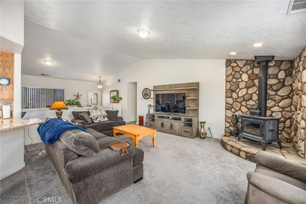 16403 El Centro Road Hesperia, CA 92345 - Photo 16 of 51