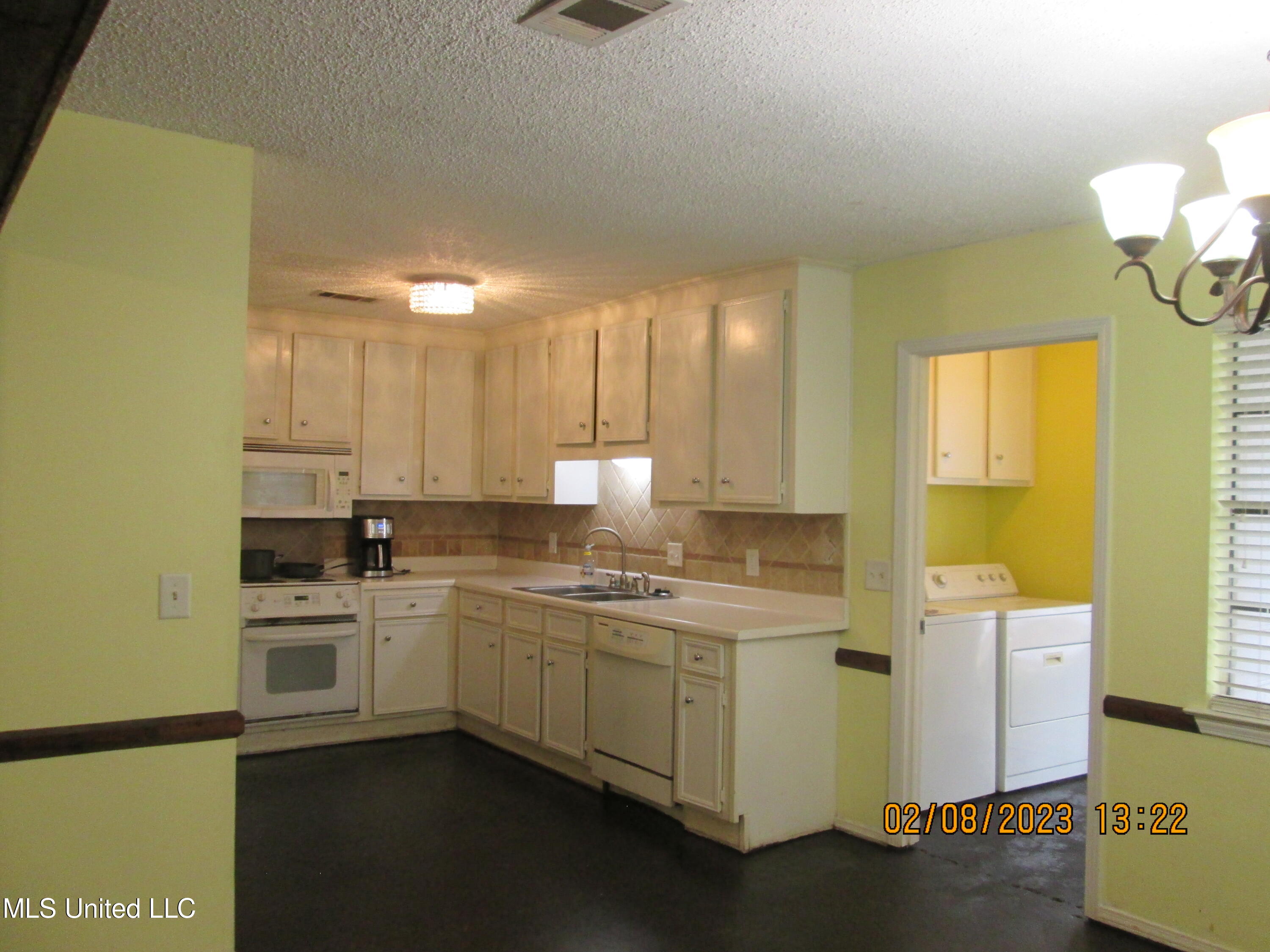 208 Shenandoah Road North Brandon, MS 39047 - Photo 7 of 14 IMG_0905