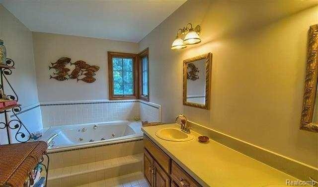 24400 Armada Center Road Armada, MI 48005 - Photo 18 of 30 31172059-17.JPG