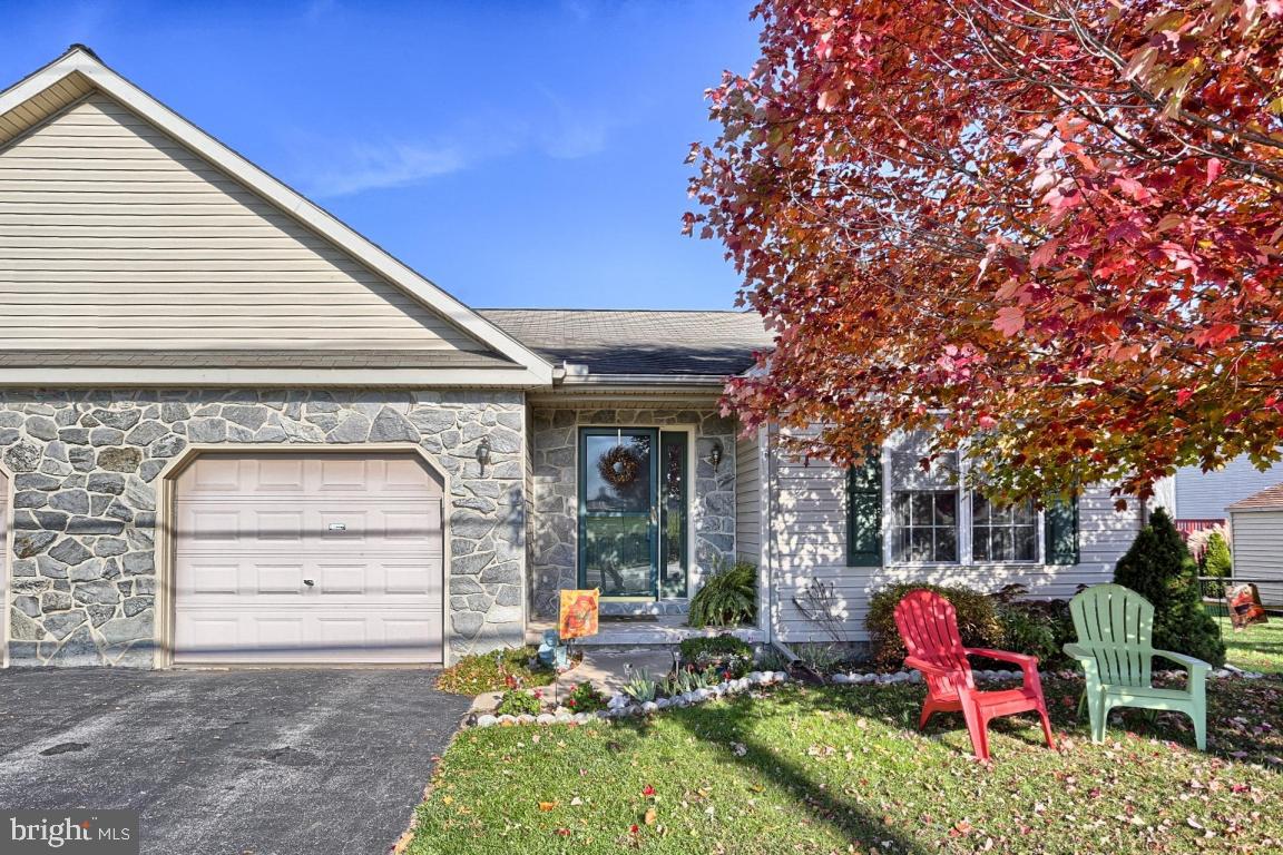 145 East Maple Grove Road Narvon, PA 17555 - Photo 3 of 28 Gallery Image 3