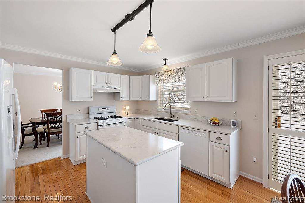 2738 Long Meadow Lane Rochester Hills, MI 48307 - Photo 21 of 64