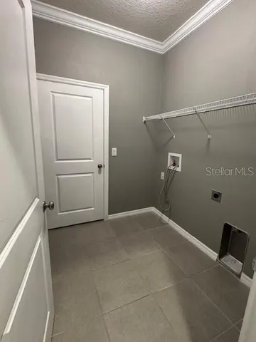 a view of utility room