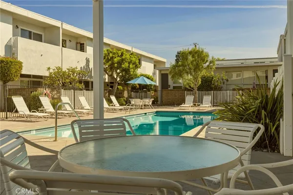 $885,000 | 4331 West Sarah Street, Unit 10, Burbank, CA 91505