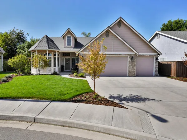 $490,000 | 1059 West Julia Way, Hanford, CA 93230