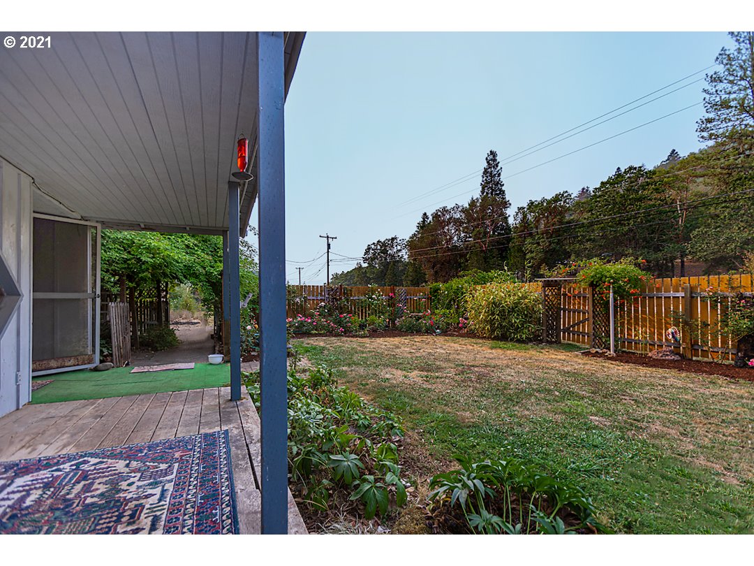 1856 Canyonville-Riddle Road Riddle, OR 97469 - Photo 27 of 27 a view of a backyard with pathway