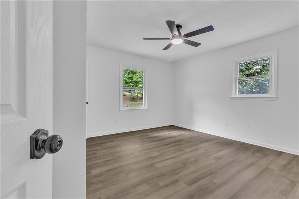 199 McKaskey Creek Road Southeast Cartersville, GA 30121 - Photo 14 of 34 a view of an empty room with a window