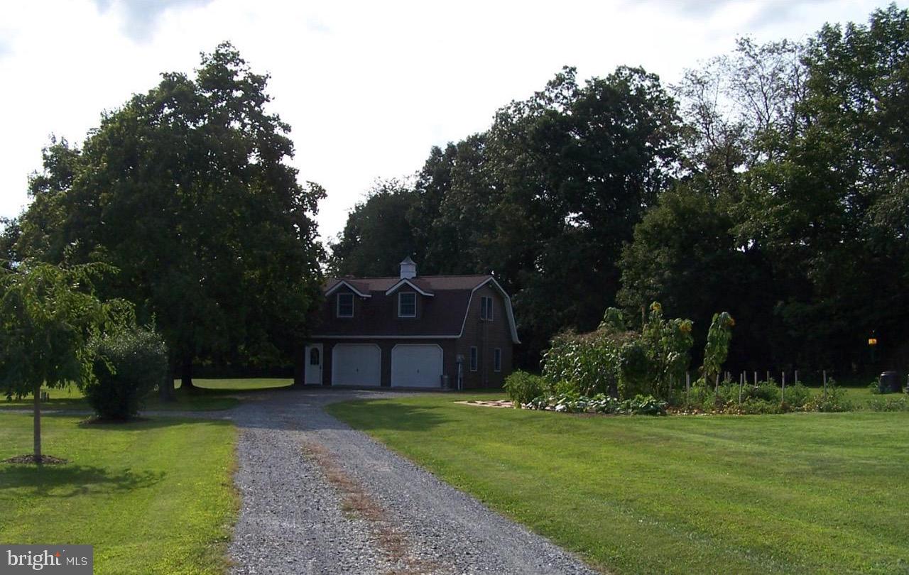 121 Berry Road Andreas, PA 18211 - Photo 5 of 31 Driveway