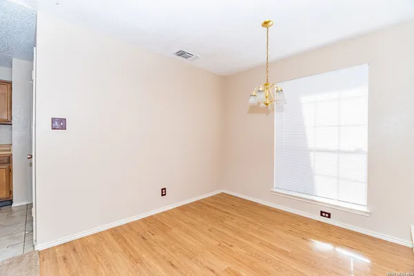 a view of empty room with window