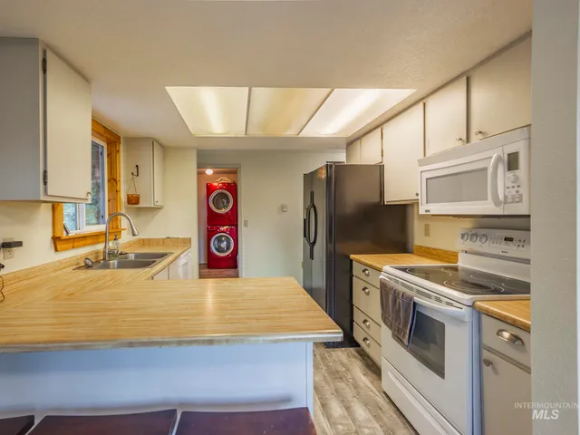 $489,000 | 161 Cemetery Road, White Bird, ID 83554