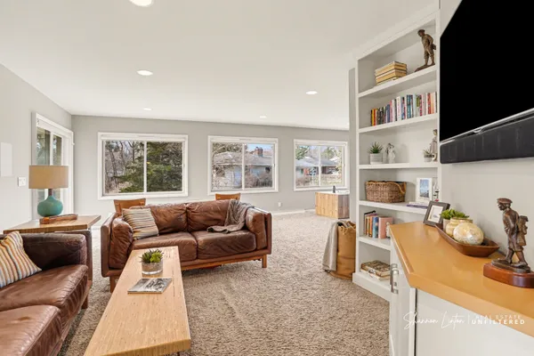 $1,199,000 | 1640 Gladys Avenue, Grand Haven, MI 49417