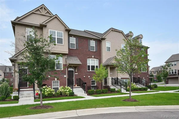 $2,800 | 2888 Glenbar Circle, Rochester, MI 48307