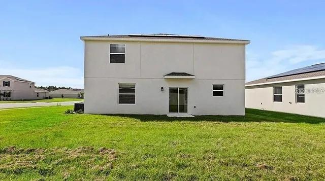 a view of a house with backyard