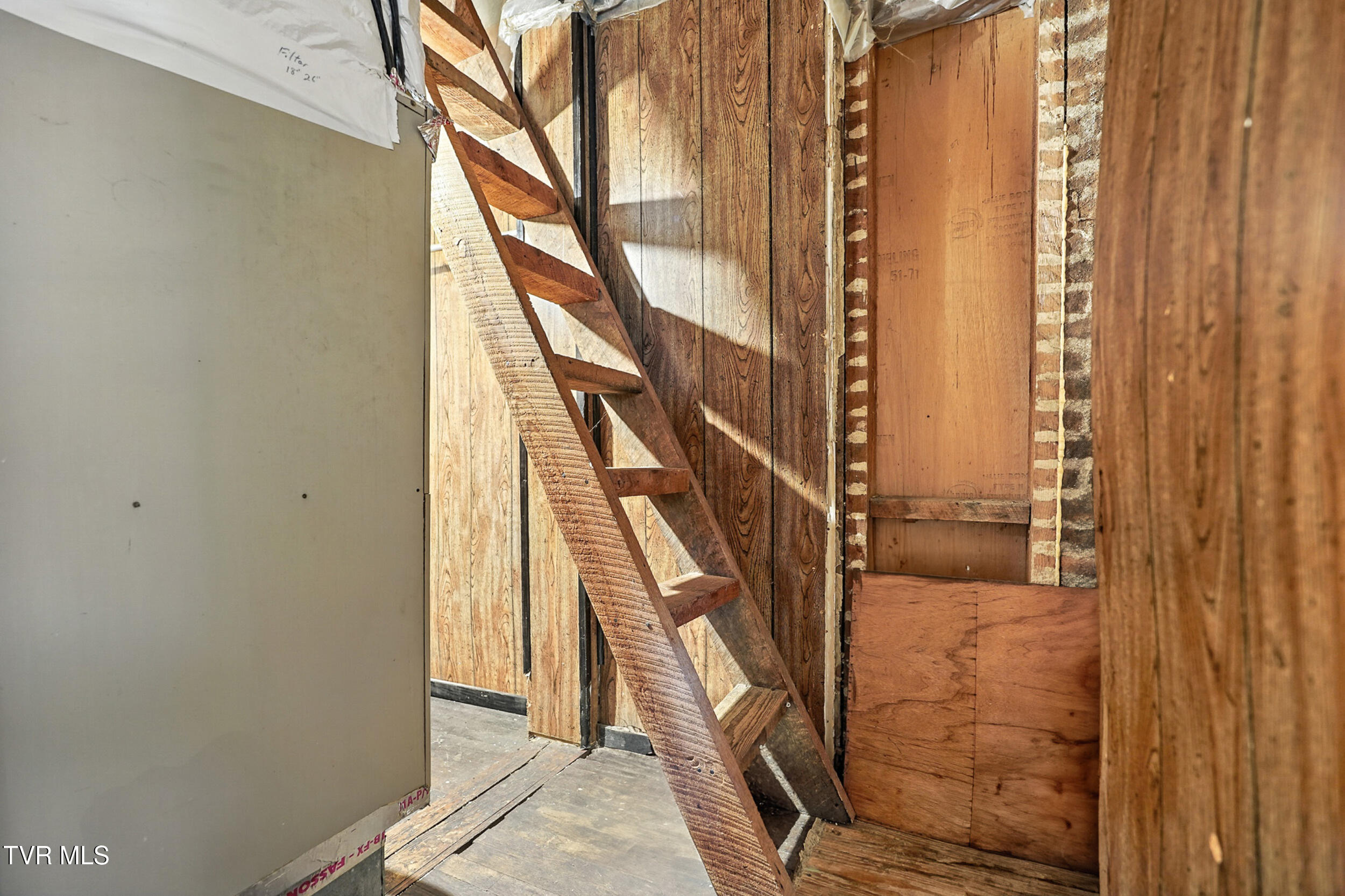 10625 Pine Camp Road Coeburn, VA 24230 - Photo 16 of 39 19_dsc00589