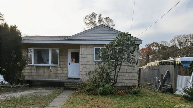 $475,000 | 50 Beatrice Drive, Shirley, NY 11967