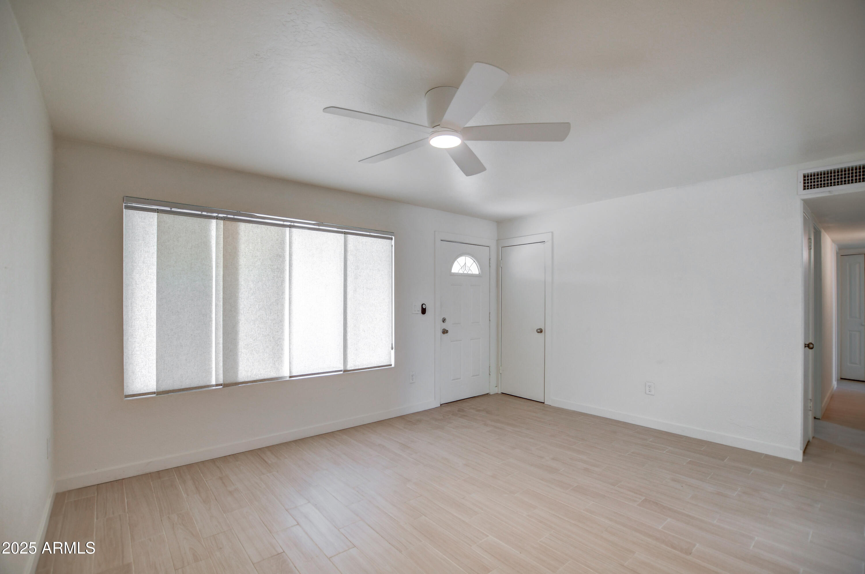 4870 West Almeria Road Phoenix, AZ 85035 - Photo 9 of 22 a view of an empty room with a window