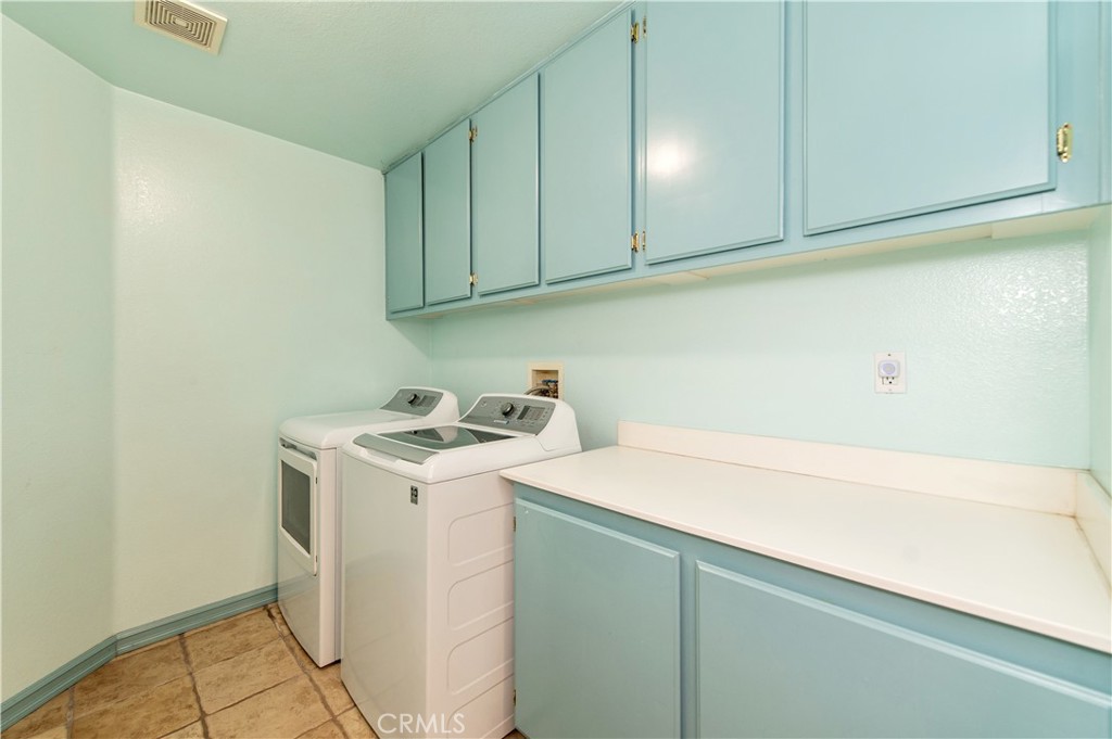 9111 Hamilton Street Rancho Cucamonga, CA 91701 - Photo 21 of 46 a utility room with a sink washer and dryer