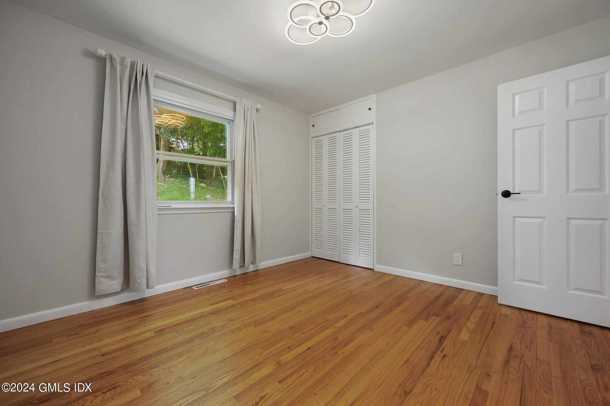 13 1/2 Hickory Drive Greenwich, CT 06831 - Photo 7 of 19 13 Hickory 7