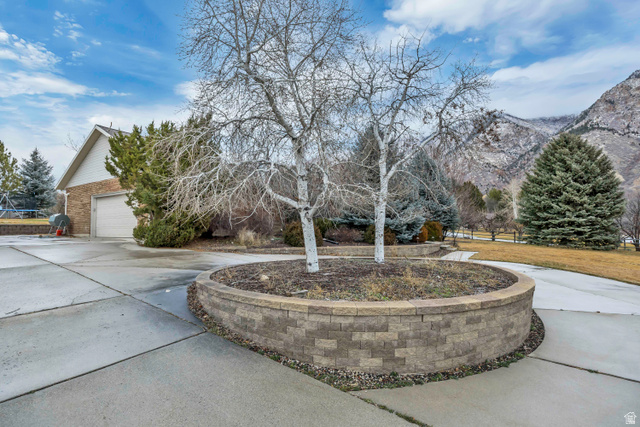 887 Village Way Alpine, UT 84004 - Photo 3 of 28 Surrounding community featuring driveway and a garage