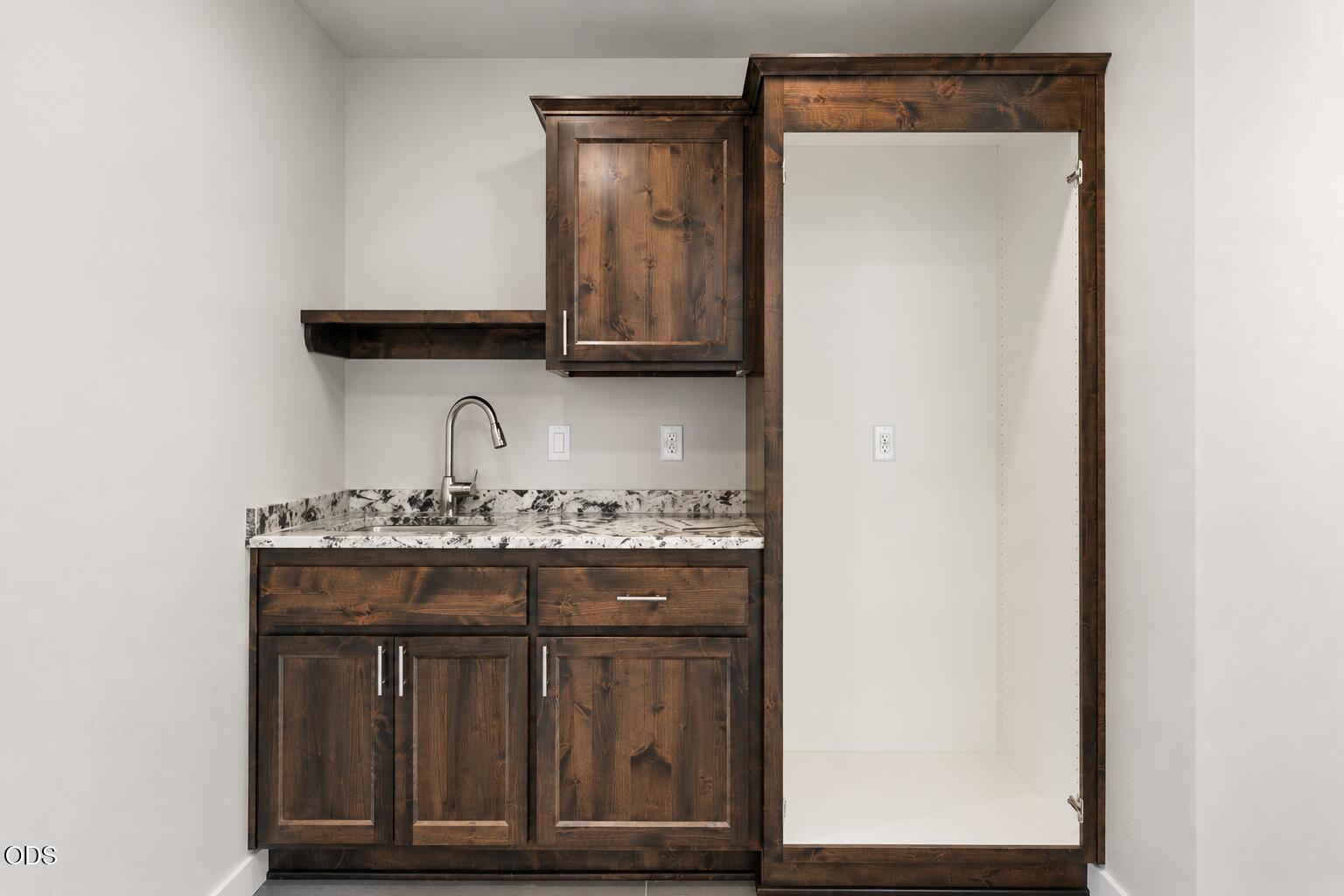 7871 Houston Loop White City, OR 97503 - Photo 4 of 15