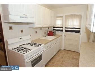 215 Ridley Avenue Folsom, PA 19033 - Photo 5 of 12 Kitchen