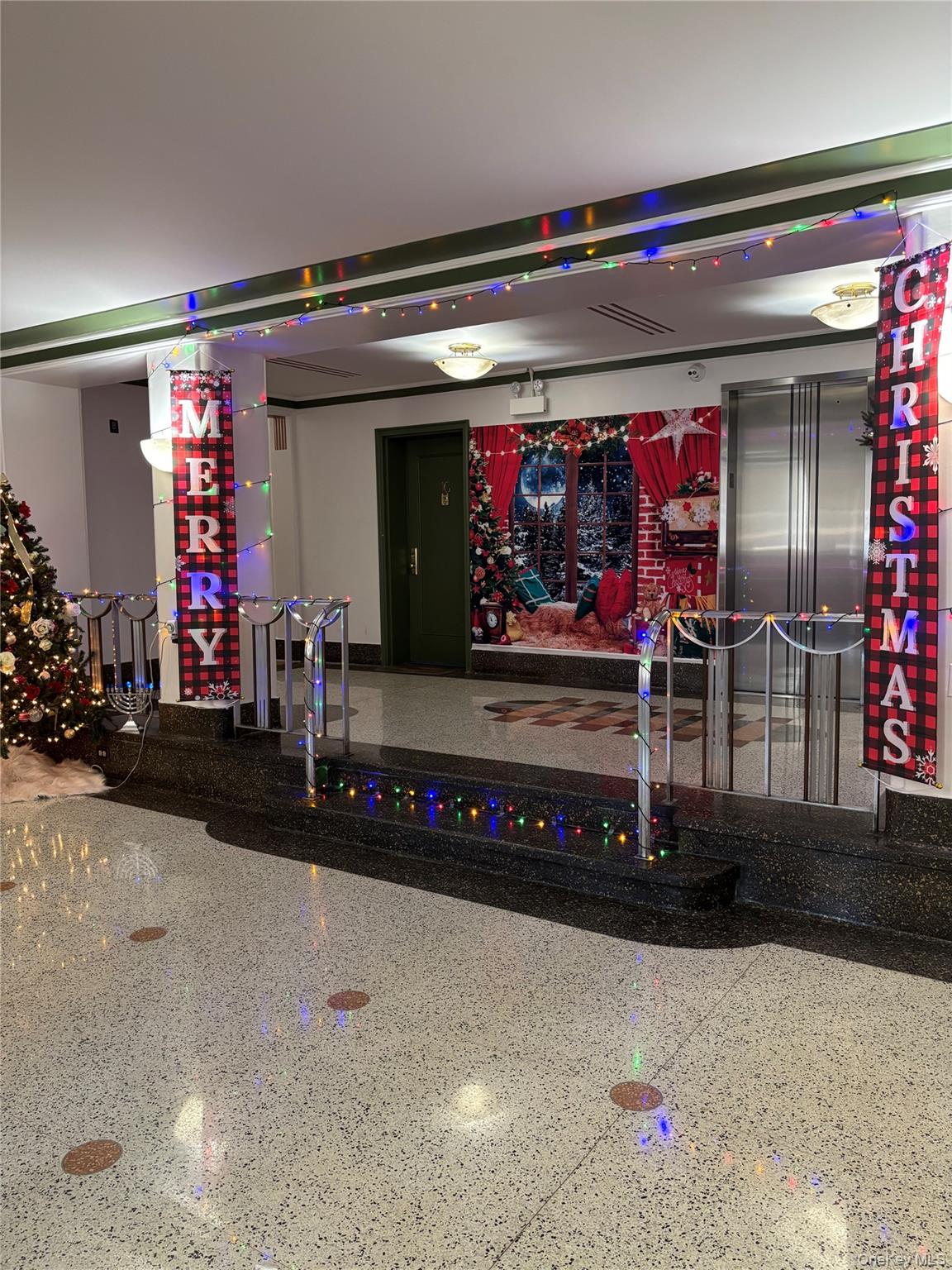 2190 Boston Road, Unit 2J Bronx, NY 10462 - Photo 1 of 4 a room with lots of different colored cloths