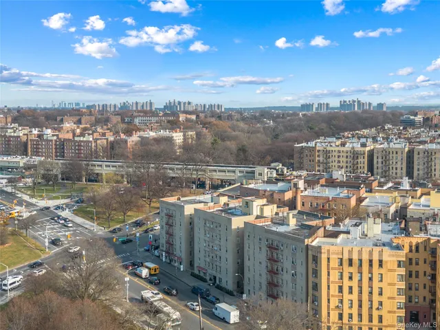 $173,000 | 2190 Boston Road, Unit 2J | Pelham Parkway