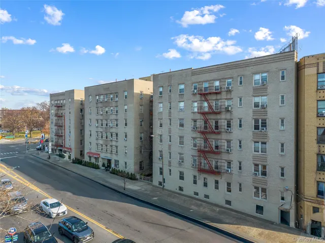 $173,000 | 2190 Boston Road, Unit 2J | Pelham Parkway