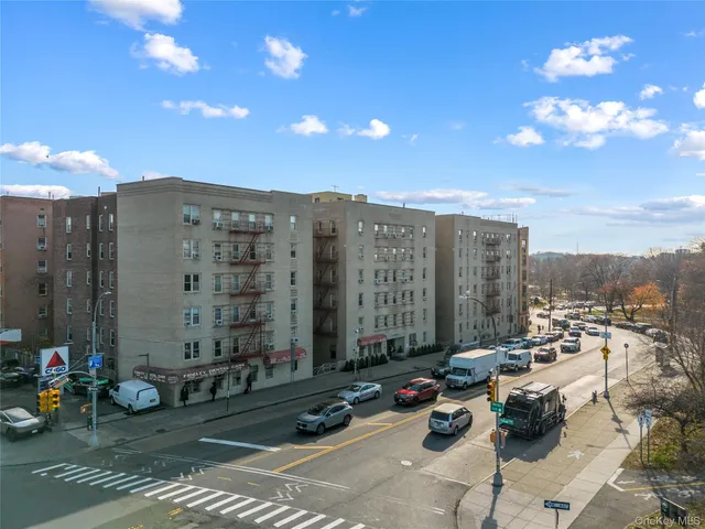 $173,000 | 2190 Boston Road, Unit 2J | Pelham Parkway