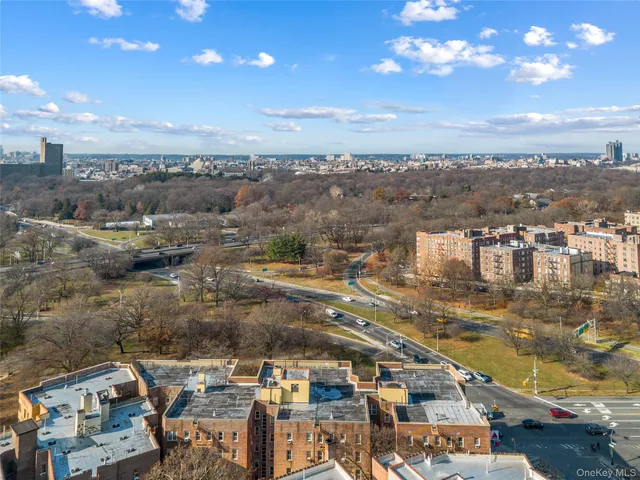 $173,000 | 2190 Boston Road, Unit 2J | Pelham Parkway