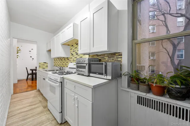 $173,000 | 2190 Boston Road, Unit 2J | Pelham Parkway