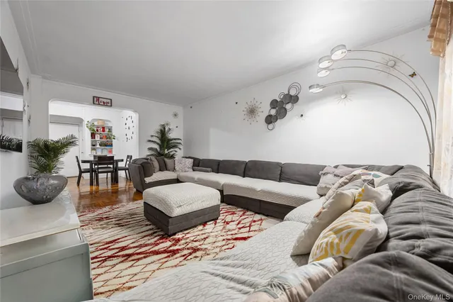 $173,000 | 2190 Boston Road, Unit 2J | Pelham Parkway