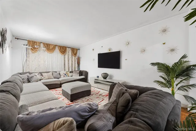 $173,000 | 2190 Boston Road, Unit 2J | Pelham Parkway