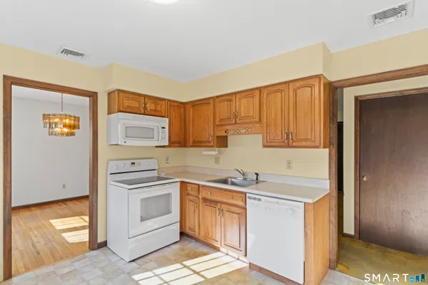 $535,000 | 31 Tower Road, Brookfield, CT 06804