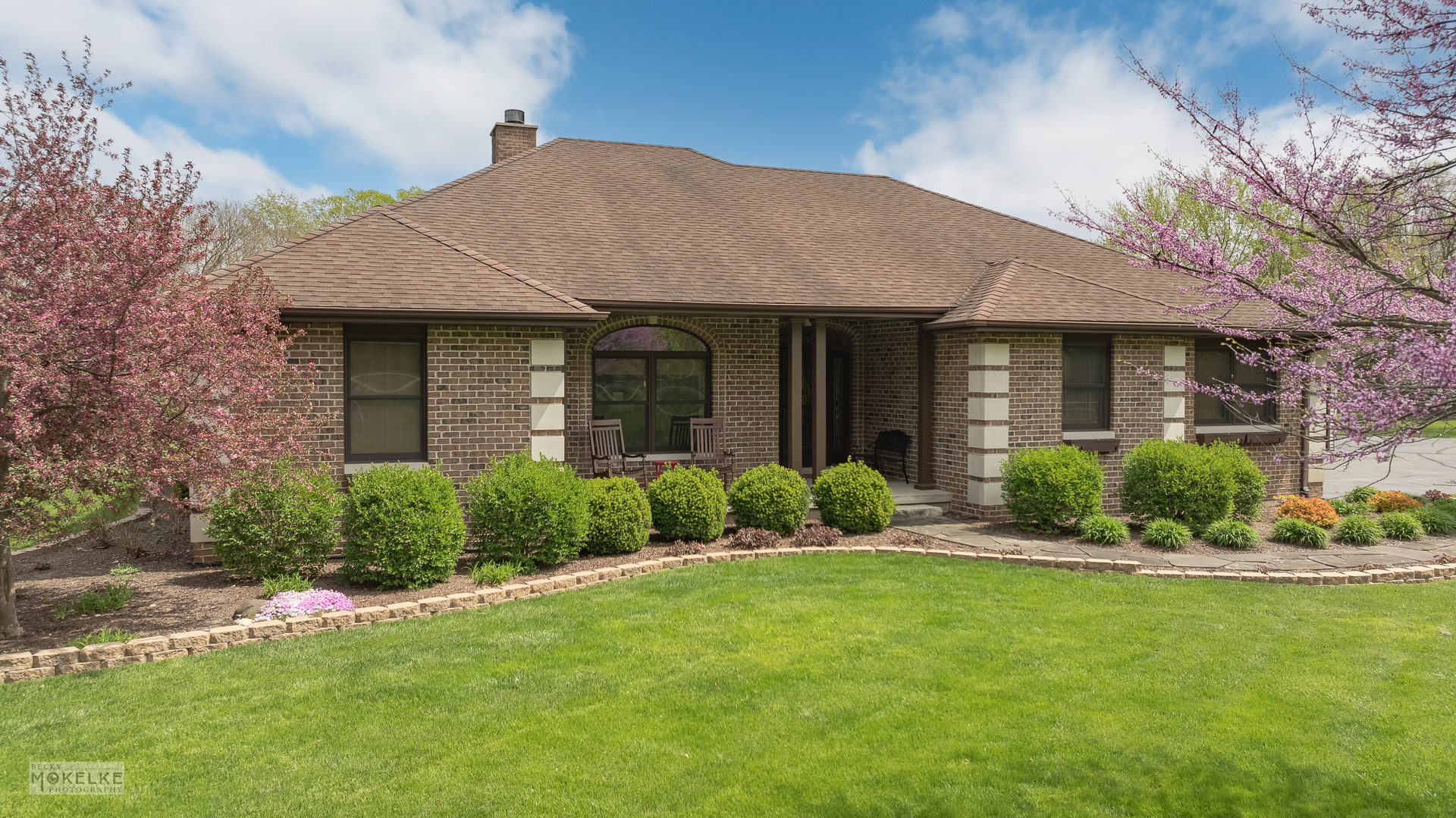 8050 B Finnie Road Newark, IL 60541 - Photo 54 of 66 a front view of a house with a garden