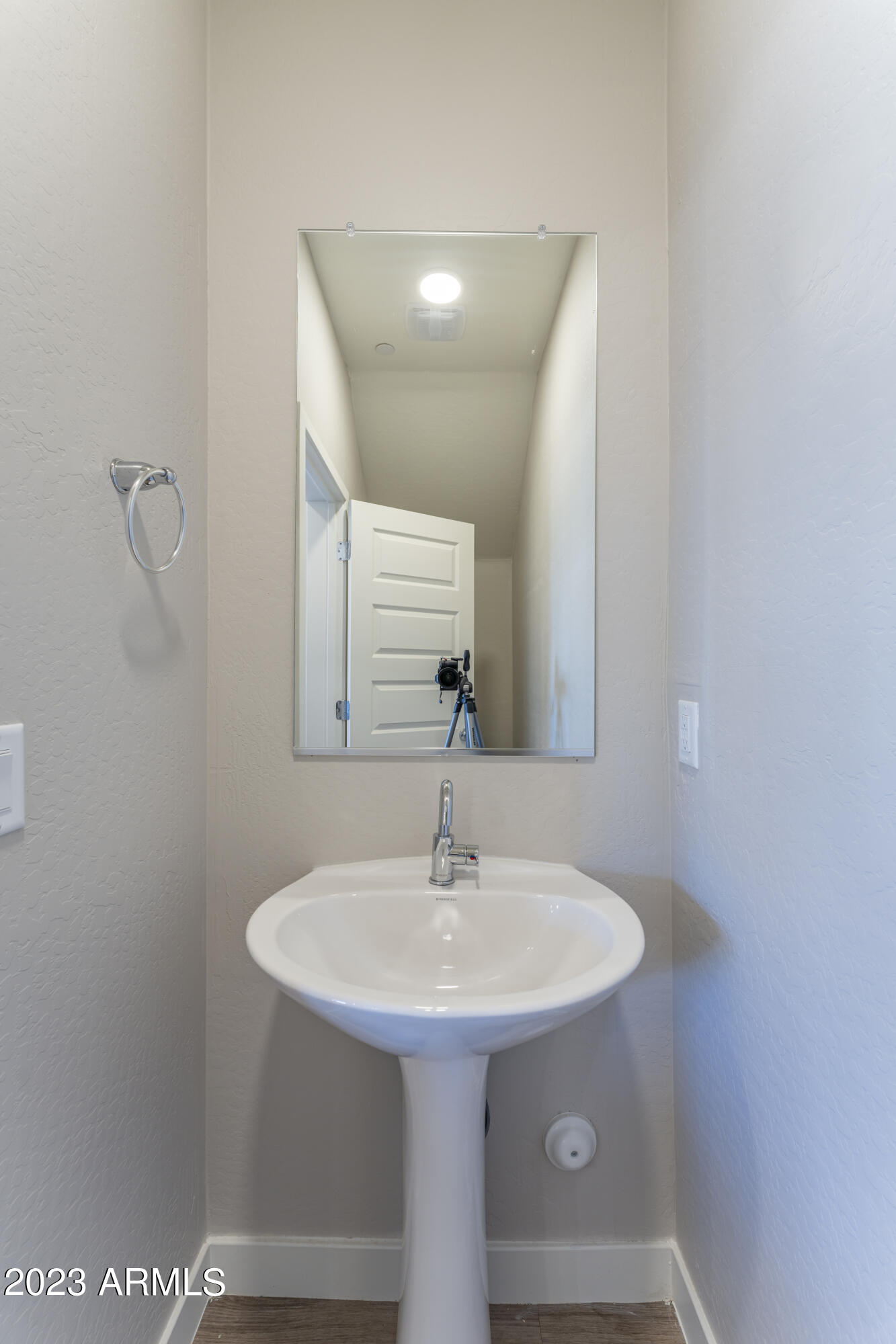 432 South 32nd Street, Unit 104 Mesa, AZ 85204 - Photo 11 of 75 a bathroom with a sink and a mirror