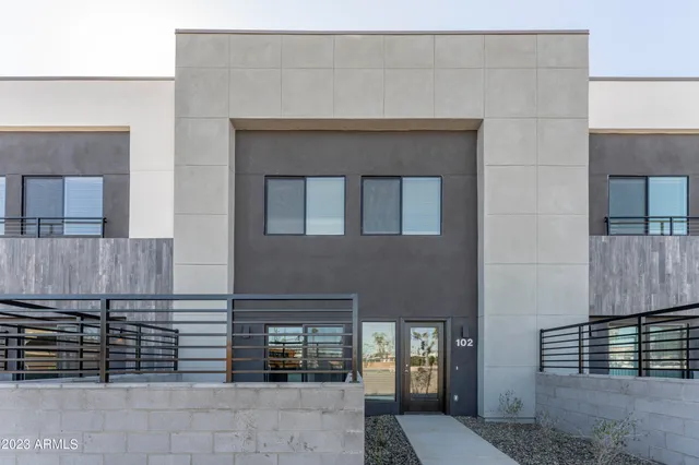 $2,595 | 432 South 32nd Street, Unit 104, Mesa, AZ 85204