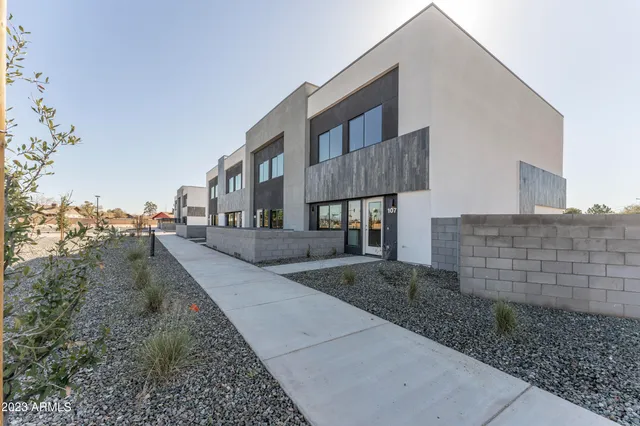 $2,595 | 432 South 32nd Street, Unit 104, Mesa, AZ 85204