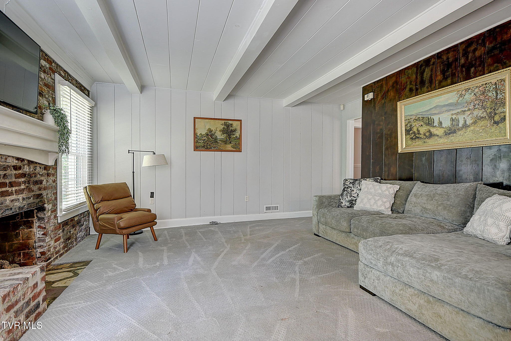 204 Parkway Road Bristol, TN 37620 - Photo 22 of 75 24-web-or-mls-204 Parkway KW-24
