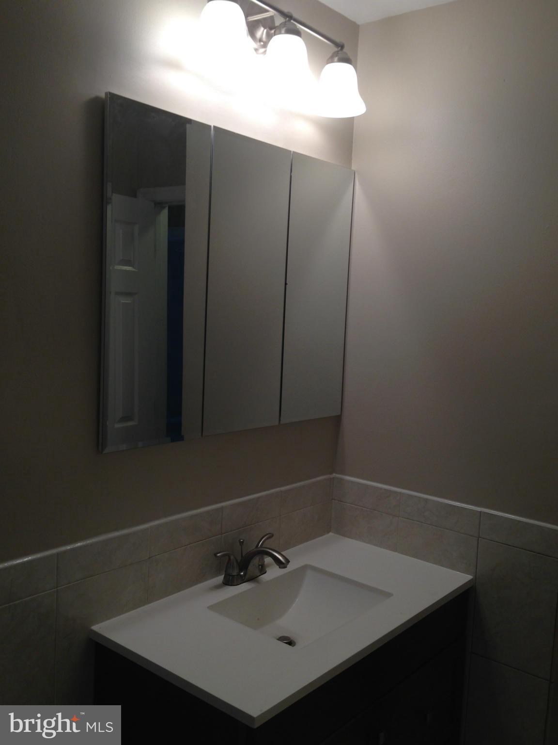 9501 Juliette Drive Clinton, MD 20735 - Photo 10 of 27 a bathroom with a sink vanity and a mirror