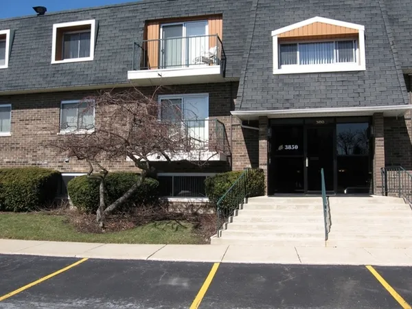 $184,900 | 3850 South Parkway Drive, Unit 1F, Northbrook, IL 60062