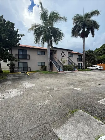 $2,250 | 100 Southeast 5th Avenue, Unit 1, Hallandale Beach, FL 33009