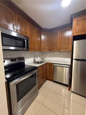 $2,250 | 100 Southeast 5th Avenue, Unit 1, Hallandale Beach, FL 33009