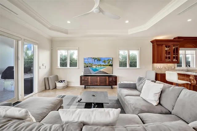 $6,199,000 | 642 Palm Drive, Hallandale Beach, FL 33009