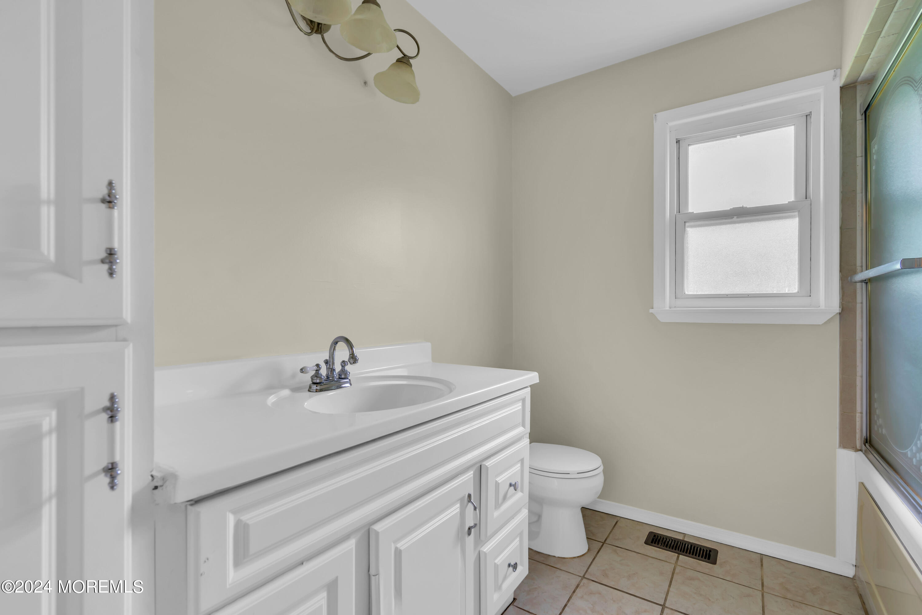 108 Jericho Road Tuckerton, NJ 08087 - Photo 11 of 24 a bathroom with a sink toilet and vanity