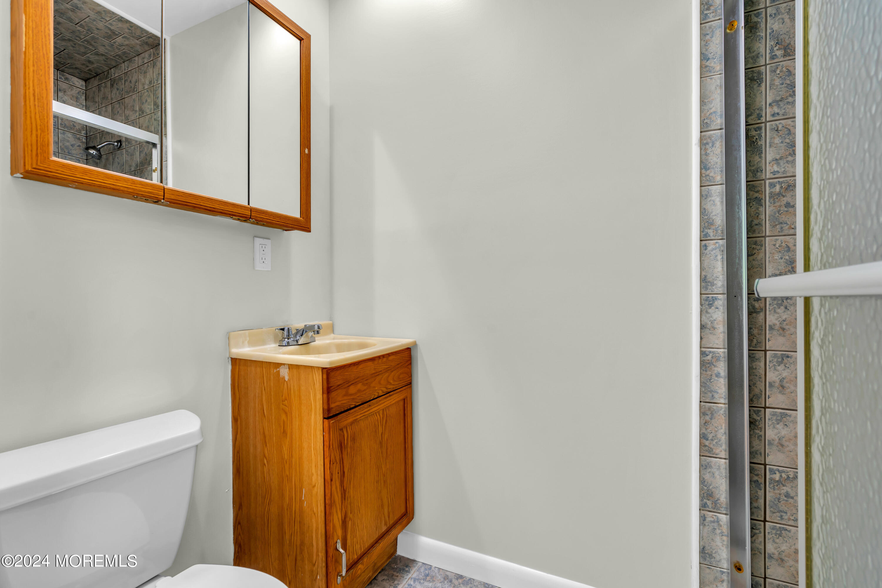 108 Jericho Road Tuckerton, NJ 08087 - Photo 17 of 24 a utility room with dryer and washer