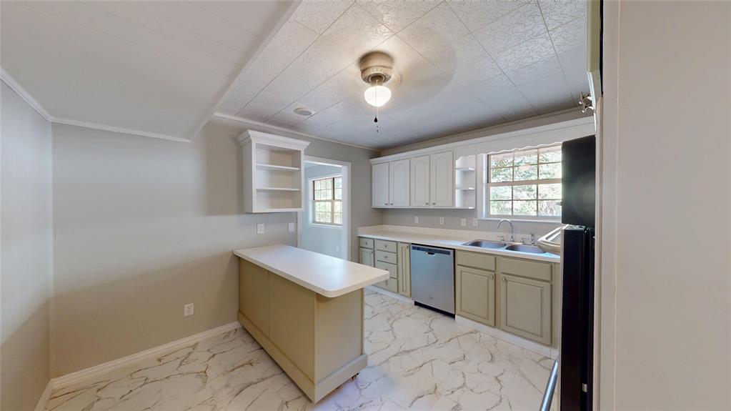 1105 South Ridgeway Drive Cleburne, TX 76033 - Photo 7 of 31 Gallery Image 7