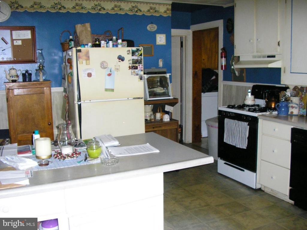1274 Rawlinsville Road New Providence, PA 17560 - Photo 4 of 9
