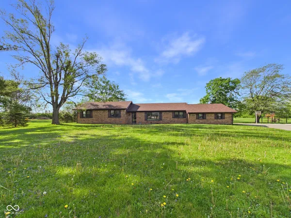 $415,000 | 2951 East Cross Street, Anderson, IN 46012